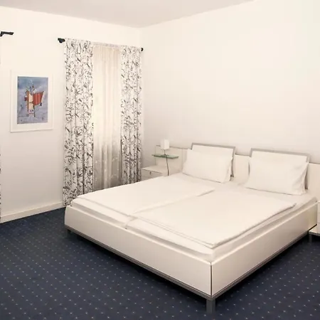 Martino - Zum Hirsch 3*